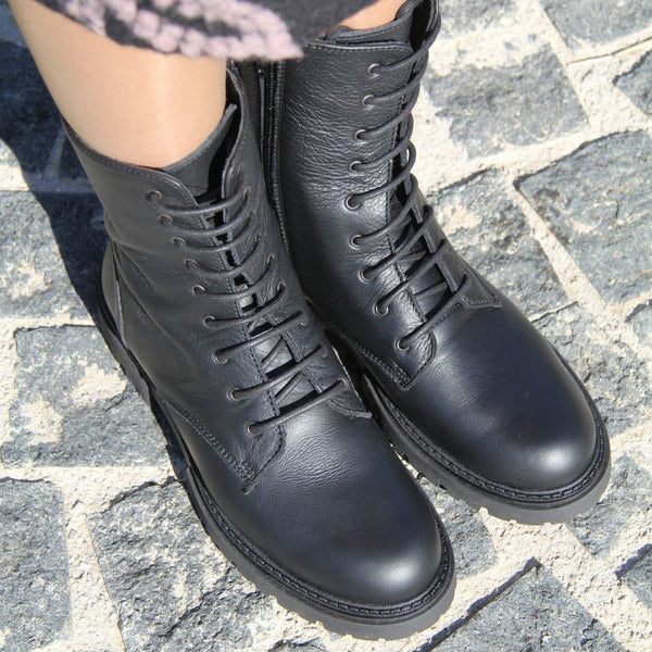 MastroDomenico Women's Handcrafted Ankle Boots – Black 