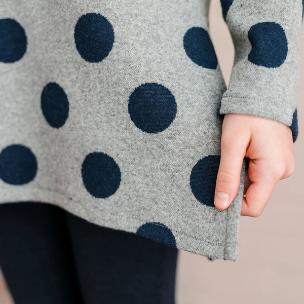 MAGLIA FANTASIA A POIS CON POMPON