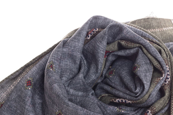 Green and grey scarf in pure silk pattern 