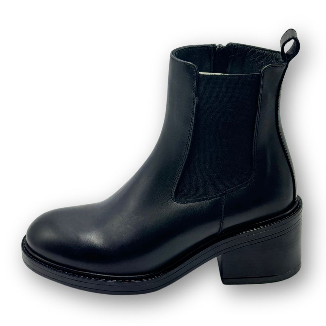 MastroDomenico Women's Handmade Low Ankle Boots - Black 