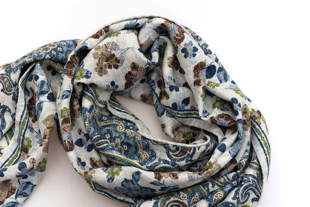 Double-face scarf with floral pattern in pure silk