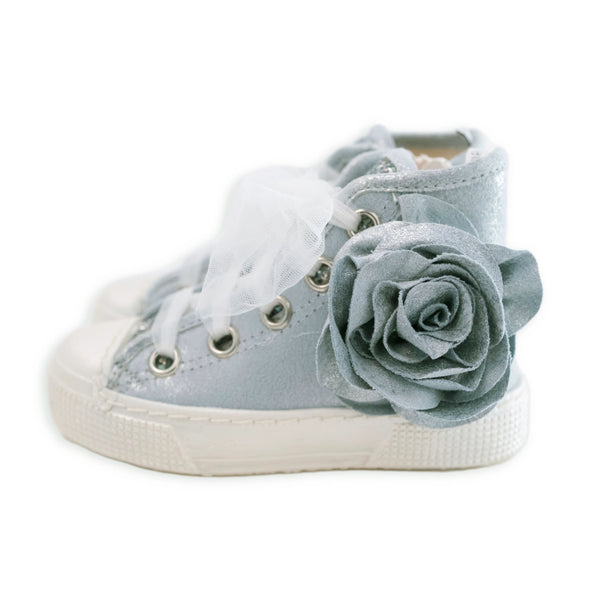 SNEAKER WITH FLOWER APPLICATION